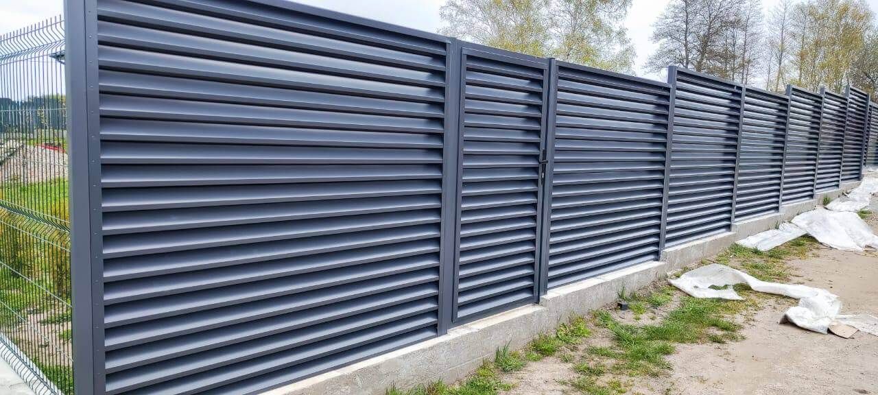 Забор-жалюзи из ламелей ЭКО-Z 24м RAL7024 Серый Графит фото 2 в Вологде