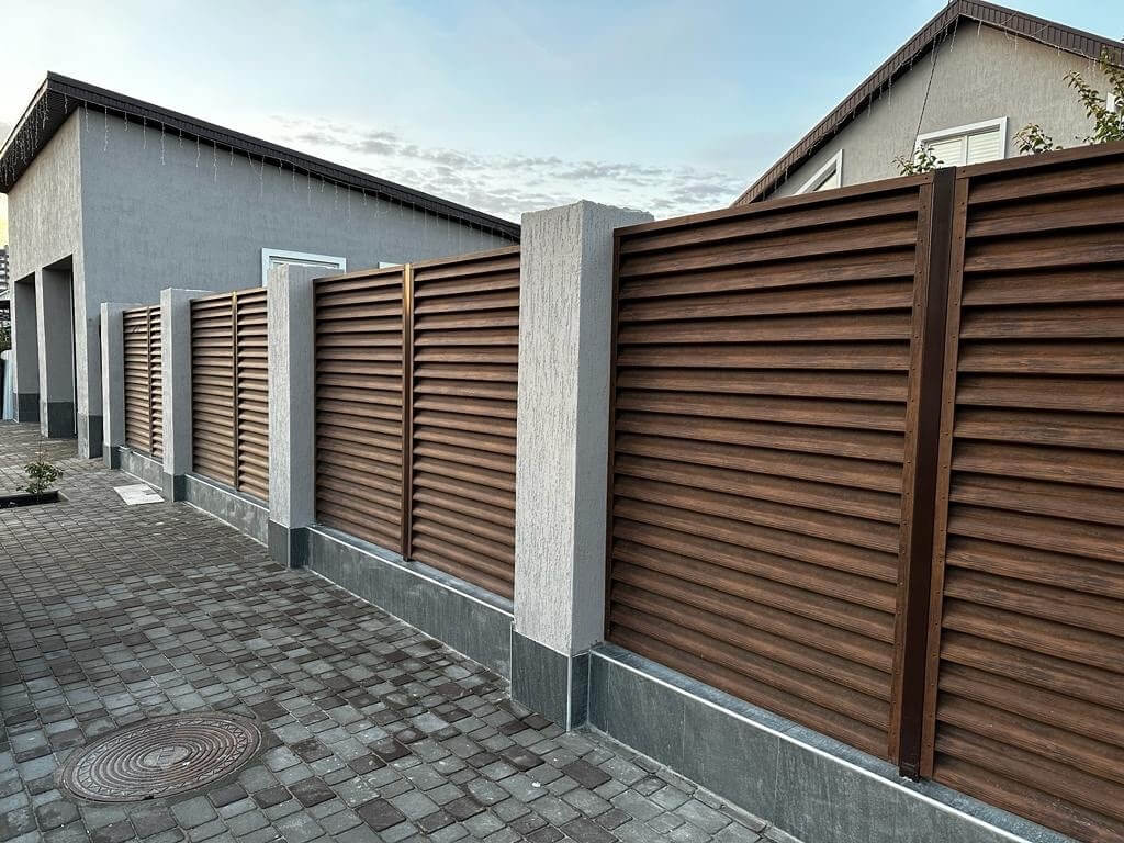 Забор-жалюзи из ламелей Еврожалюзи 23м Каштан Printech фото 2 в Вологде