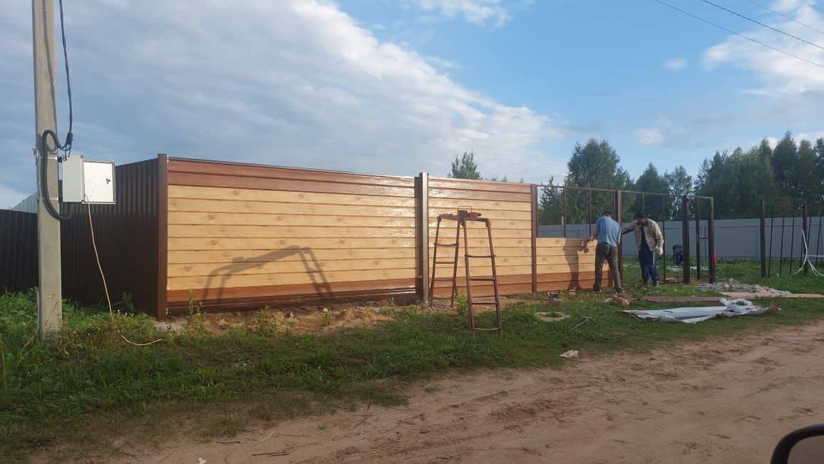 Забор из металлосайдинга Евро-Брус 34м Клен Светлый (SteelArt) + Темное Дерево (Printech) фото 1 в Вологде