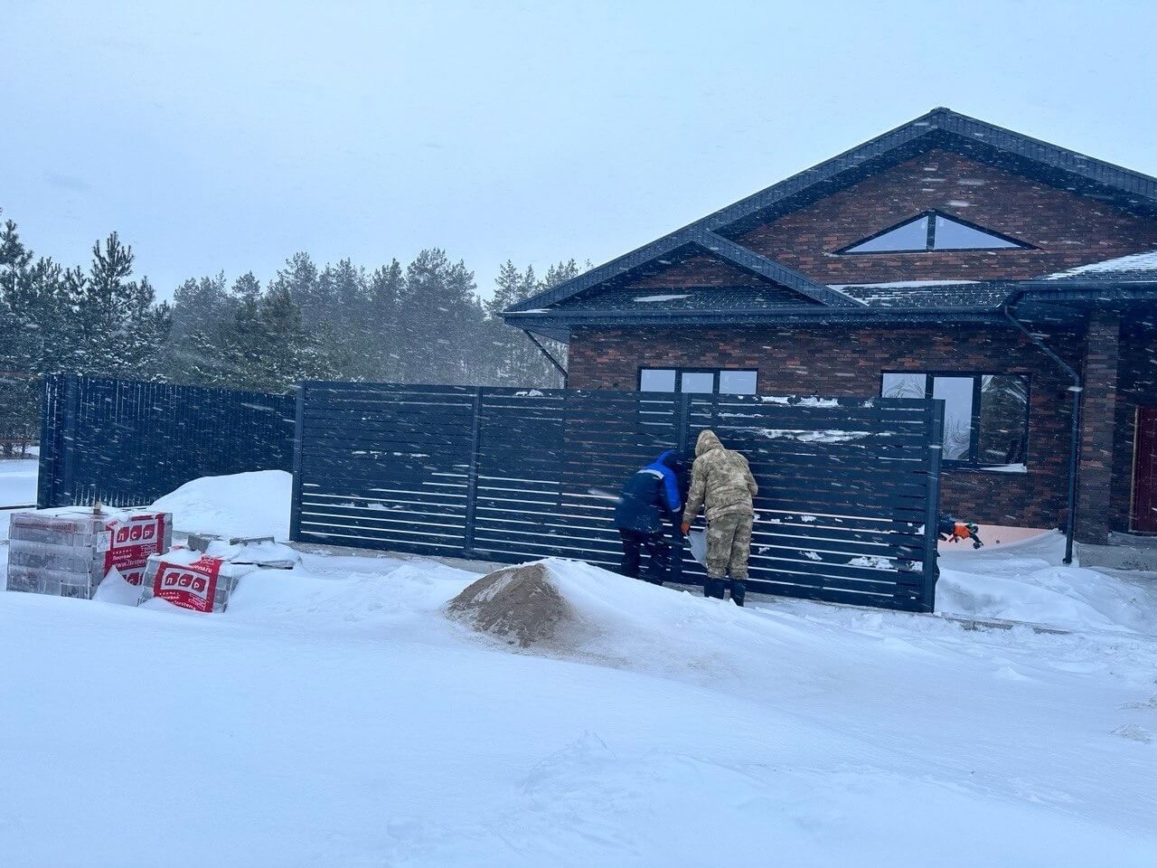 Забор-ранчо из металлопланкена 26м RAL7024 Серый Графит МАТТЕ фото 1 в Вологде