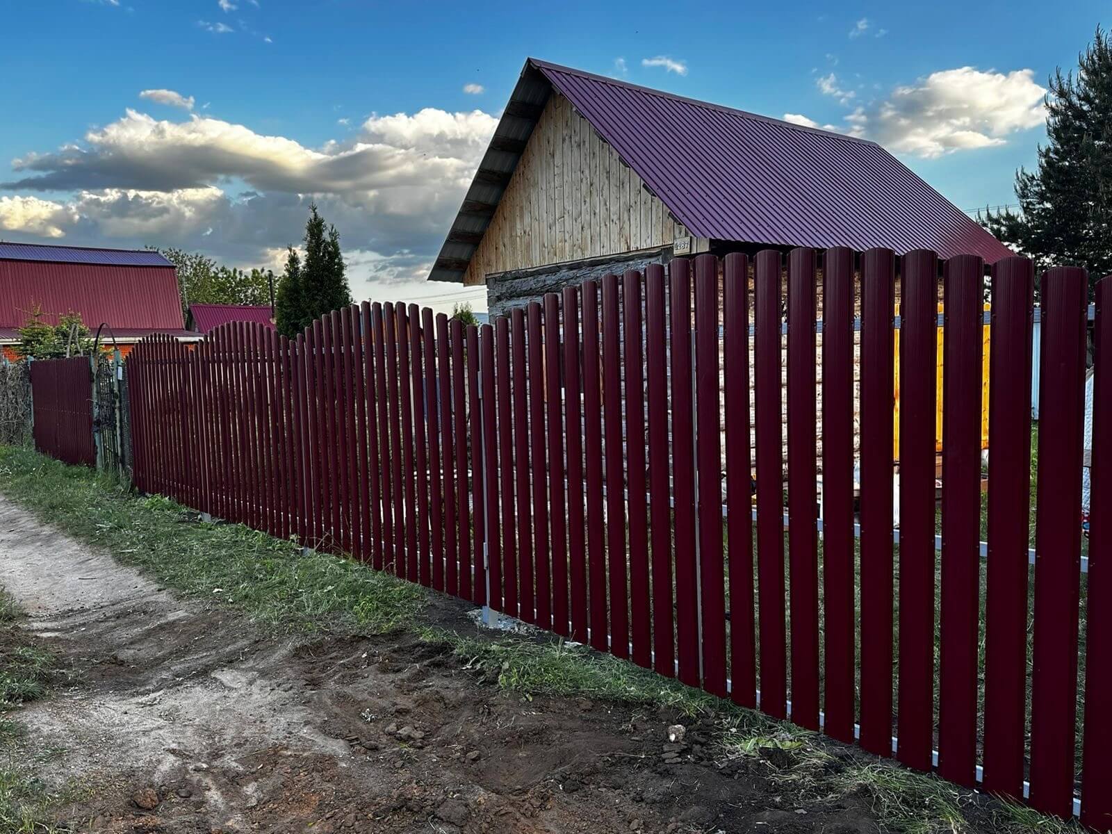 Забор из евроштакетника 28м RAL3005 Красное Вино фото 4 в Вологде