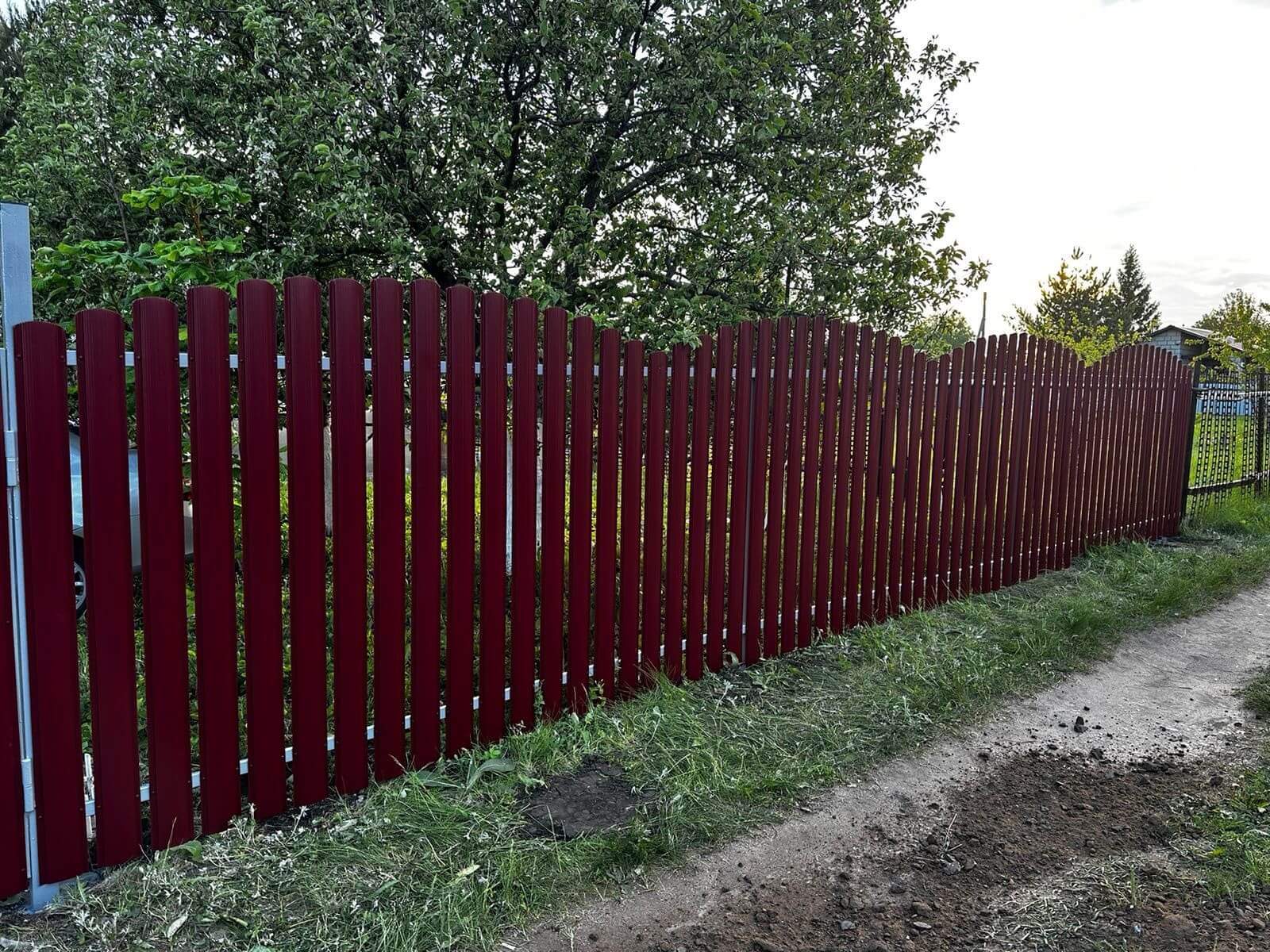 Забор из евроштакетника 28м RAL3005 Красное Вино фото 3 в Вологде