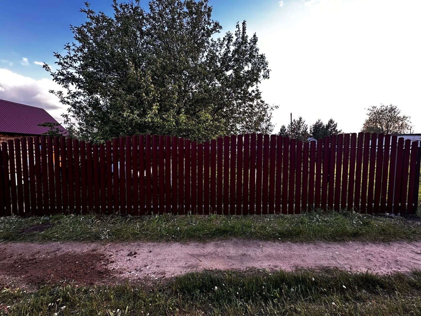 Забор из евроштакетника 28м RAL3005 Красное Вино фото 1 в Вологде