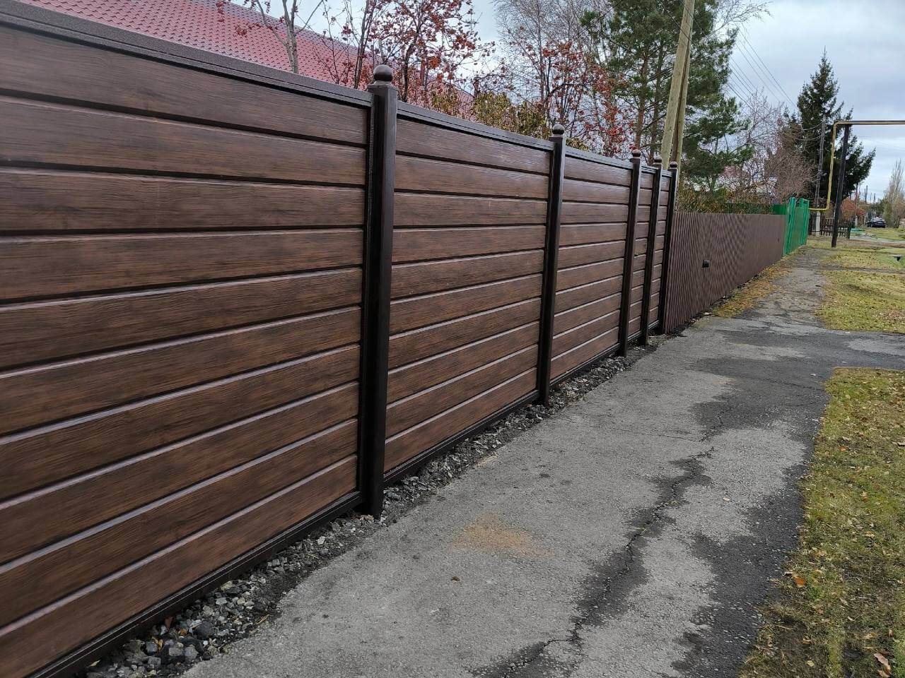Забор из металлосайдинга Евро-Брус 46м Античное Дерево Принтек фото 1 в Вологде