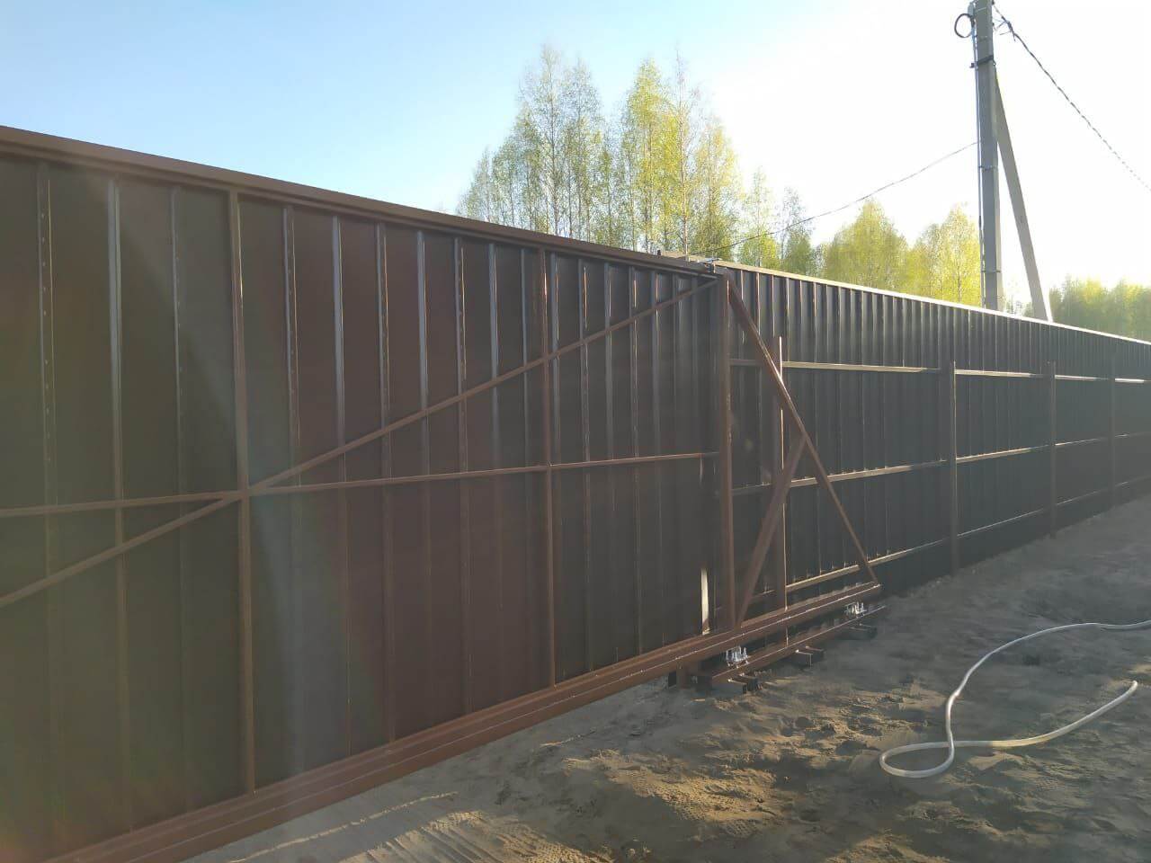 Забор из металлосайдинга ЕВРО-БРУС 25м Темный Каштан 3D Принтек фото 4 в Вологде