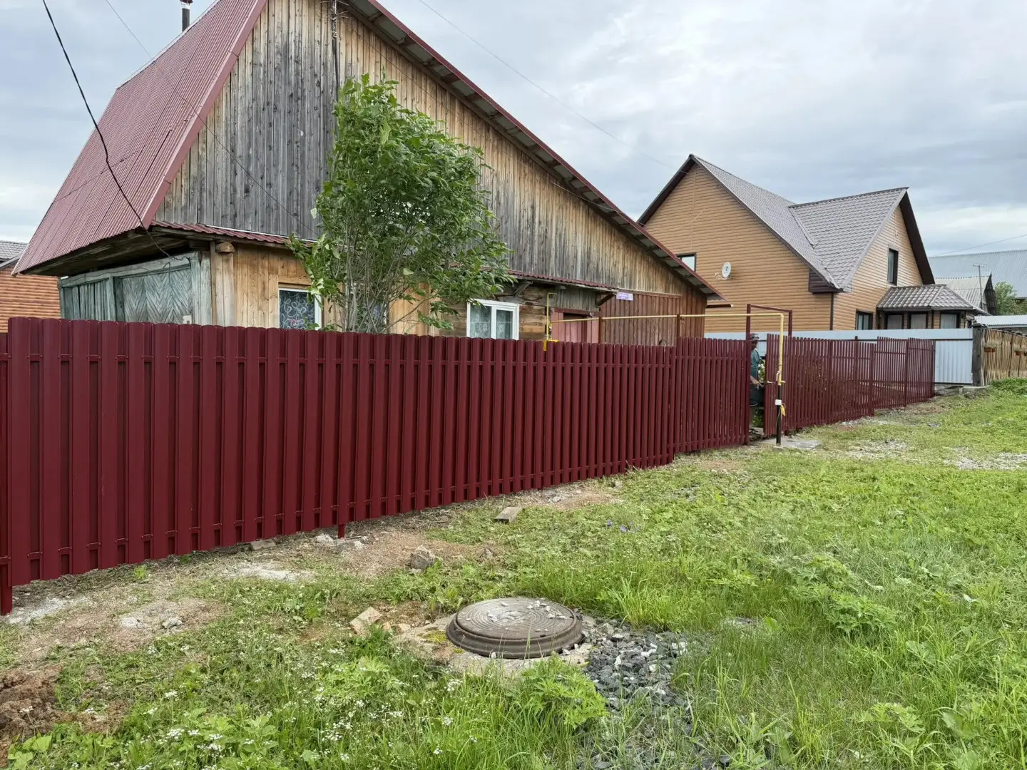 Забор из евроштакетника 24м RAL3005/3005 Красное Вино двусторонний фото 3 в Вологде